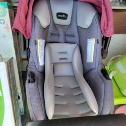 Baby EVENFLO CAR SEAT AND BASE