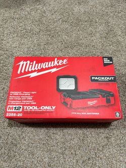 Milwaukee flood light m12