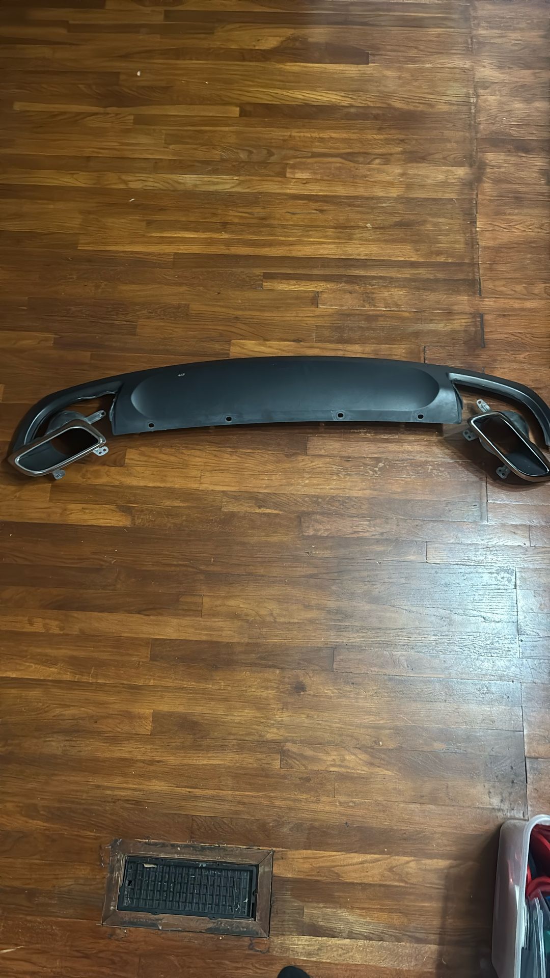 Oem Chrysler 300 diffuser 2015+