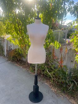 Clothing manequin like new