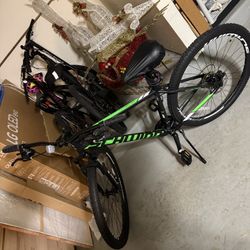Schwinn High Timber Mountain Bike for Adult Youth Men Women Boys Girls, 24 to 29-Inch Wheels, 7 or 21-Speeds