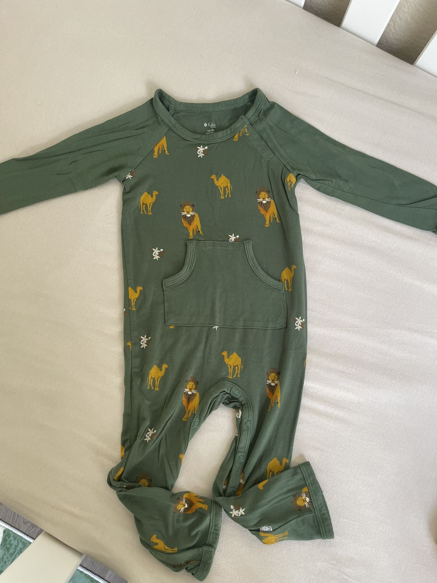 18-24 M Kyte Baby