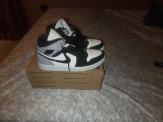 Women's Jordan 1 Mid... Size 10...$50...