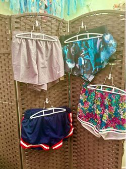 Woman’s new shorts xl