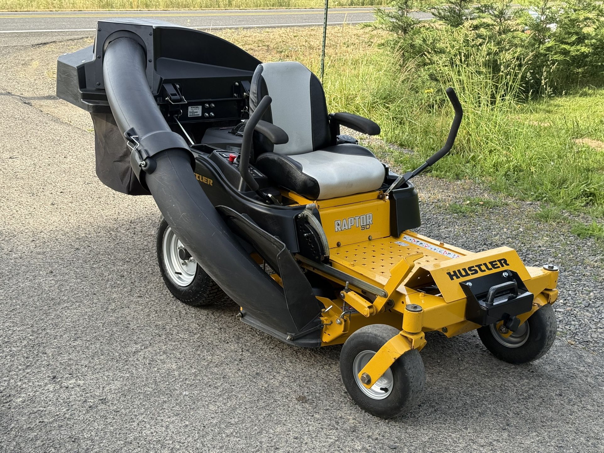Hustler Raptor SD Commercial Zero Turn Lawn Mower 36” Kawasaki Twin Bagger