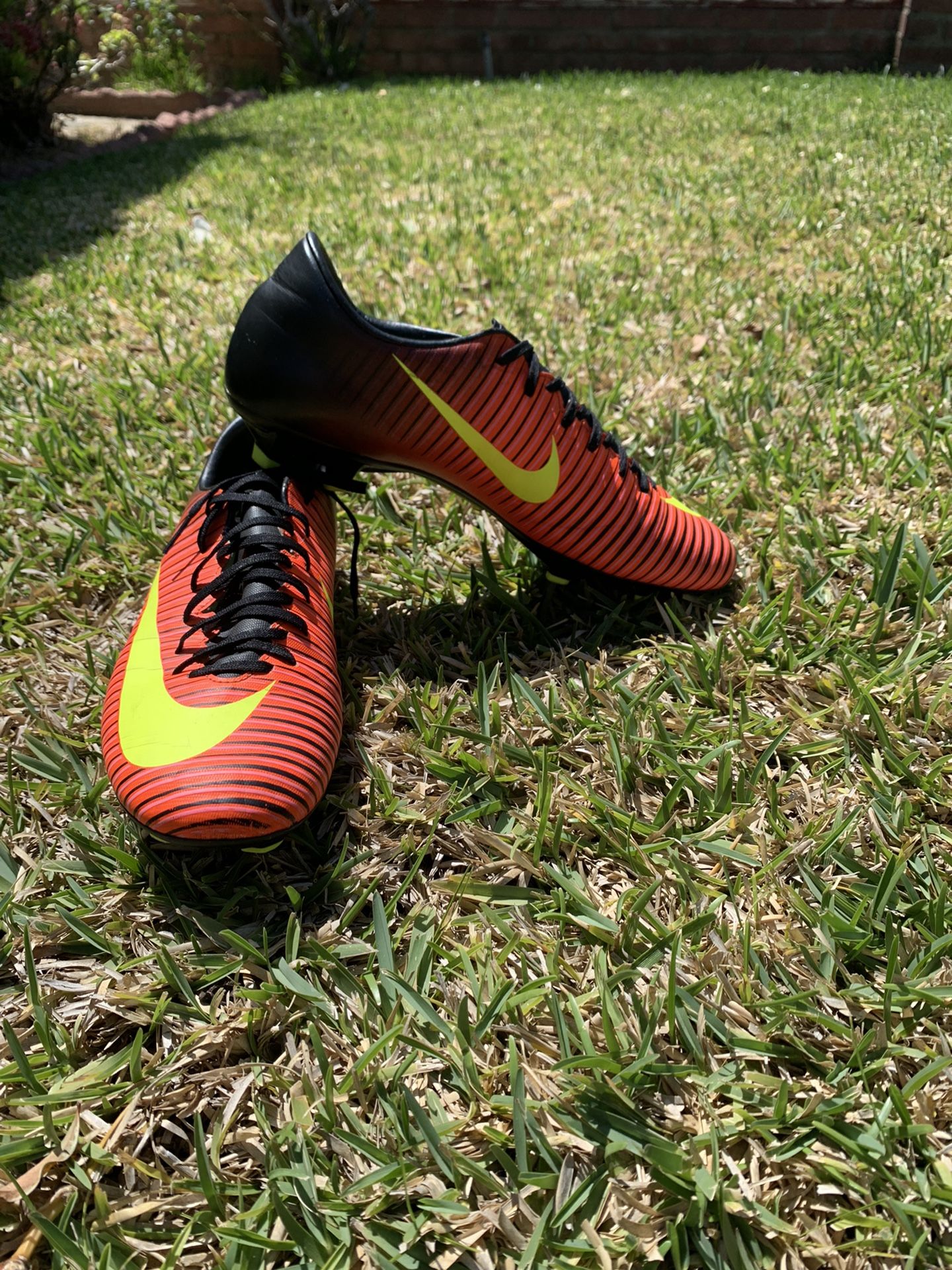 Nike Mercurial Vapor XI FG Red Black Yellow. Size 9. Barely Used, box for Sale in Montebello, CA - OfferUp