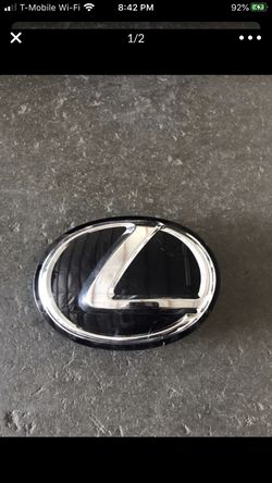 Lexus grille emblem