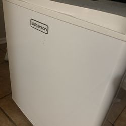 Mini Fridge 