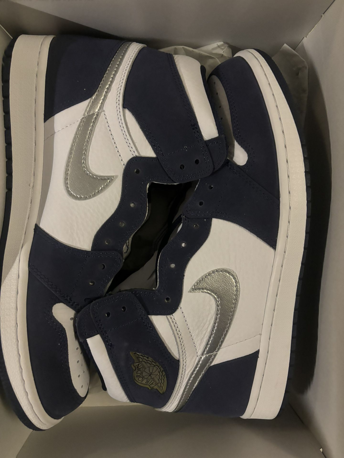 Jordan 1 High Og. Midnight navy CO. Japan. Size(10.5M). Preowned. In excellent condition. Comes with Og all. $125. Cash. Trades Always welcome. Tap in