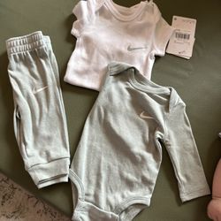 NWT 3 Piece Clothing Set (3M)