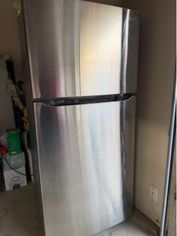 30 in. W 20 cu. ft. Top Freezer Refrigerator