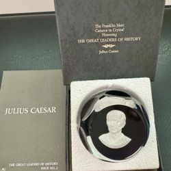 Baccarat Crystal Franklin Mint Paperweight the great Leader of history Cameo Julius Caesar  In great condition  Comes in box with certificate of authe