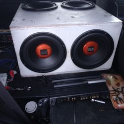 Daul 12-in Subs In Box ..New.. With Free 800 Watt Amp SONy Xplod..