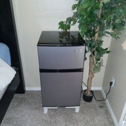 Mini Freezer/Fridge