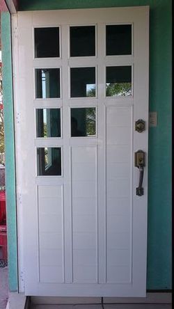 Storm-ready impact windows.
Custom fit. Competitive pricing.