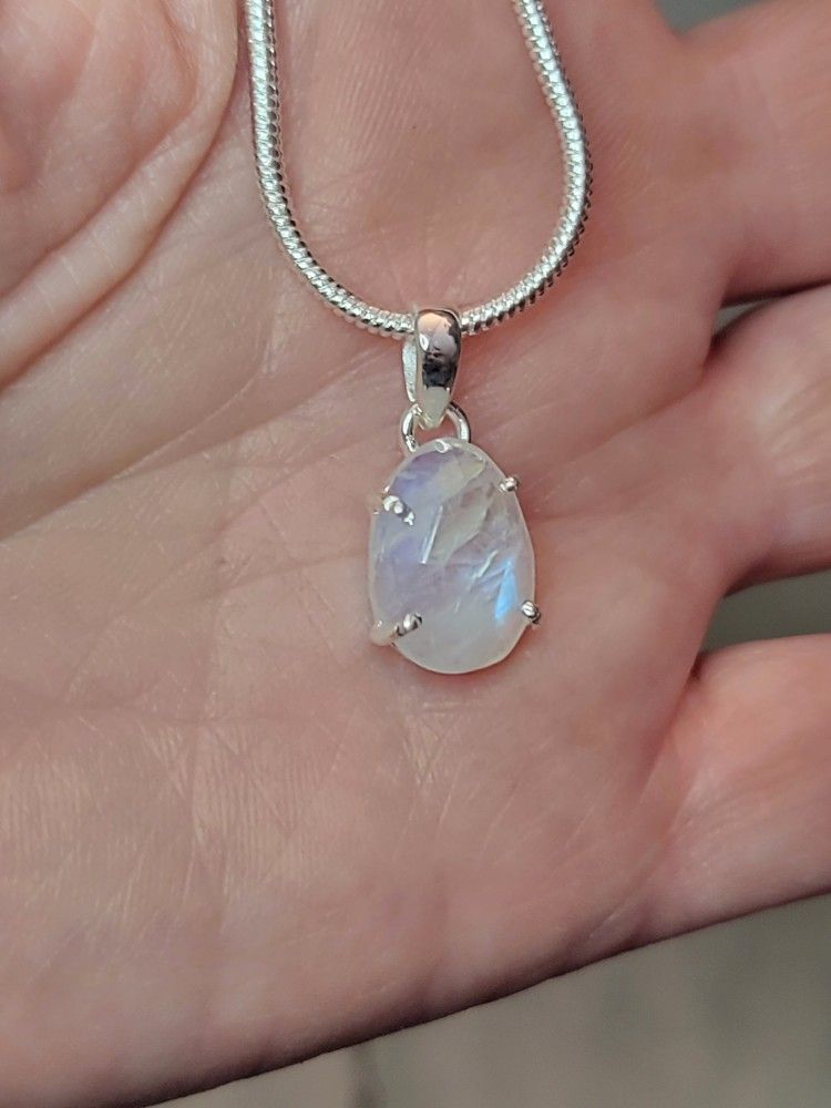Beautiful 925 Silver Moonstone Necklace. Moonstone Is About 1" By 1".