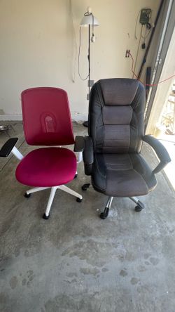 Office desk chairs - like new!
