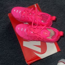 Nike AirVapor Max Plus Hyper Pink