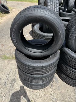 4 llantas 215/60R17  95% de vida por $240