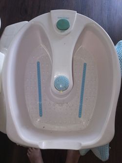 This is a Sunbeam Bubble Bliss Foot Spa