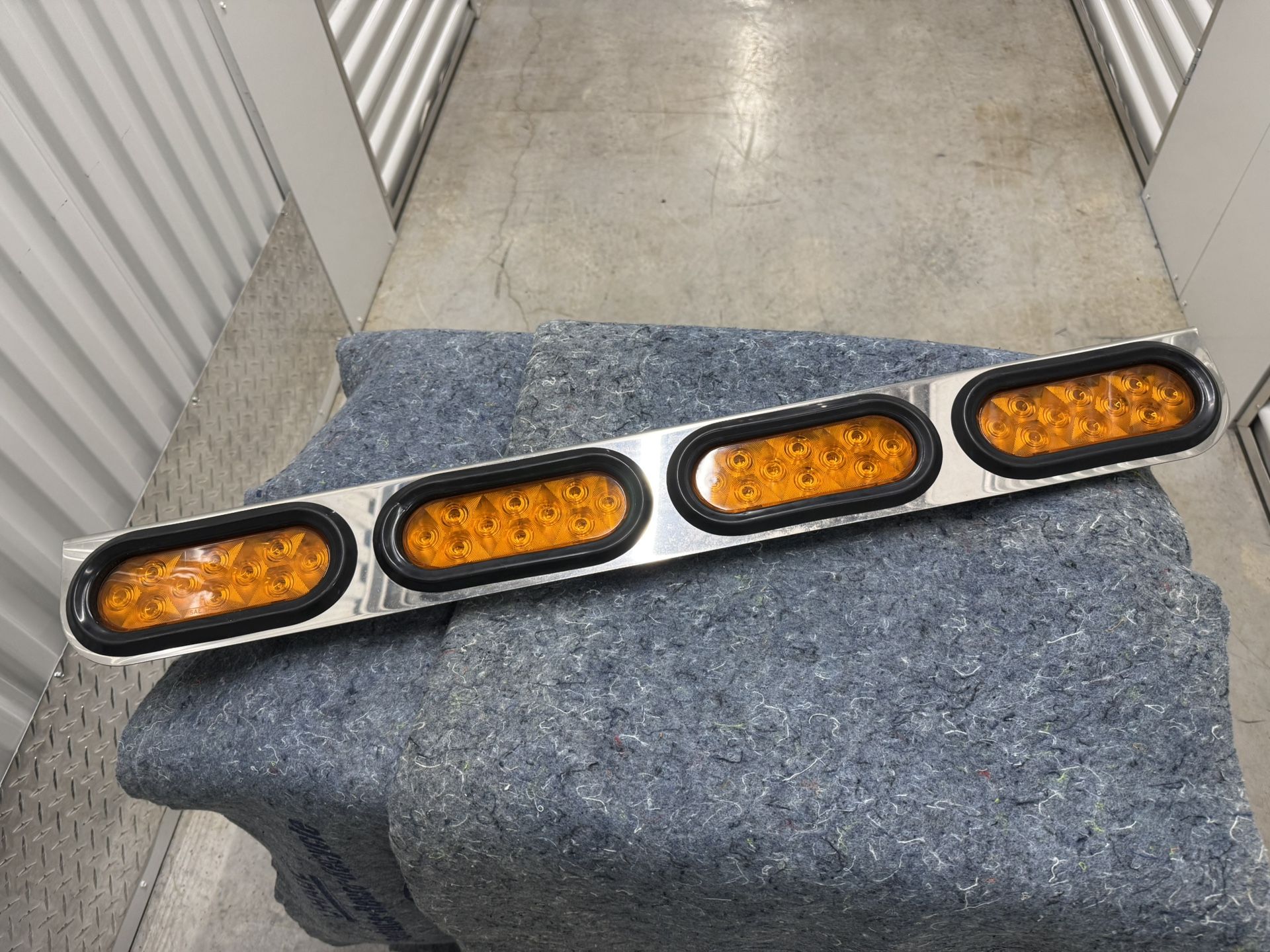 Auxiliary Truck Light Bracket With 4 LED Lights