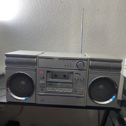 SANYO VINTAGE RADIO YEAR 1981