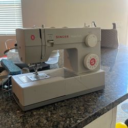 Singer Sewing Machine 