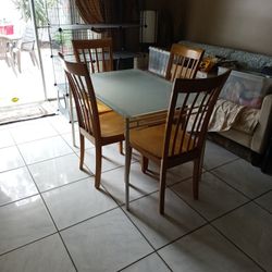 Dining Roon Glass Table With 4 Solid Wood Chairs $40 