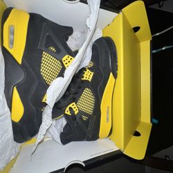 Jordan 4 Thunder 