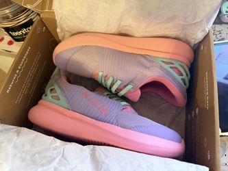 Kizik Size 2Y Brand New