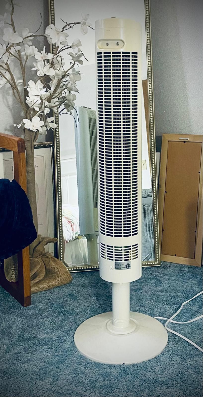 KAZ INC. MODEL: NY-01328" 3-Speed Oscillating Tower Fan. Beige.