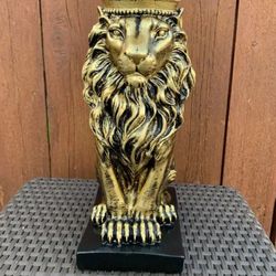The Crown Lion Statue