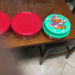 Set of three plasticContainers