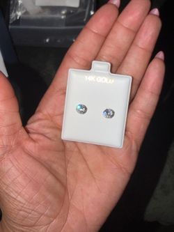 14K Gold mossi vvs Stud Earrings
