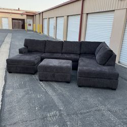Living Spaces Large U Shaped Sectional w/ Storage Ottoman ( Can Deliver For $10 )