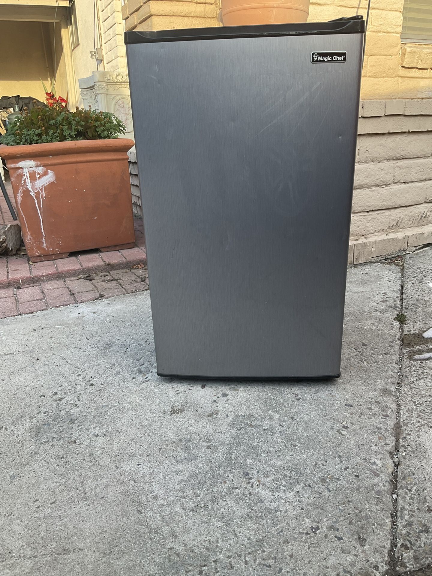 3.6 Cu Ft. Magic Chef Refrigerator