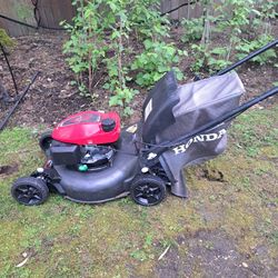 HONDA HRN216 self propel MOWER

