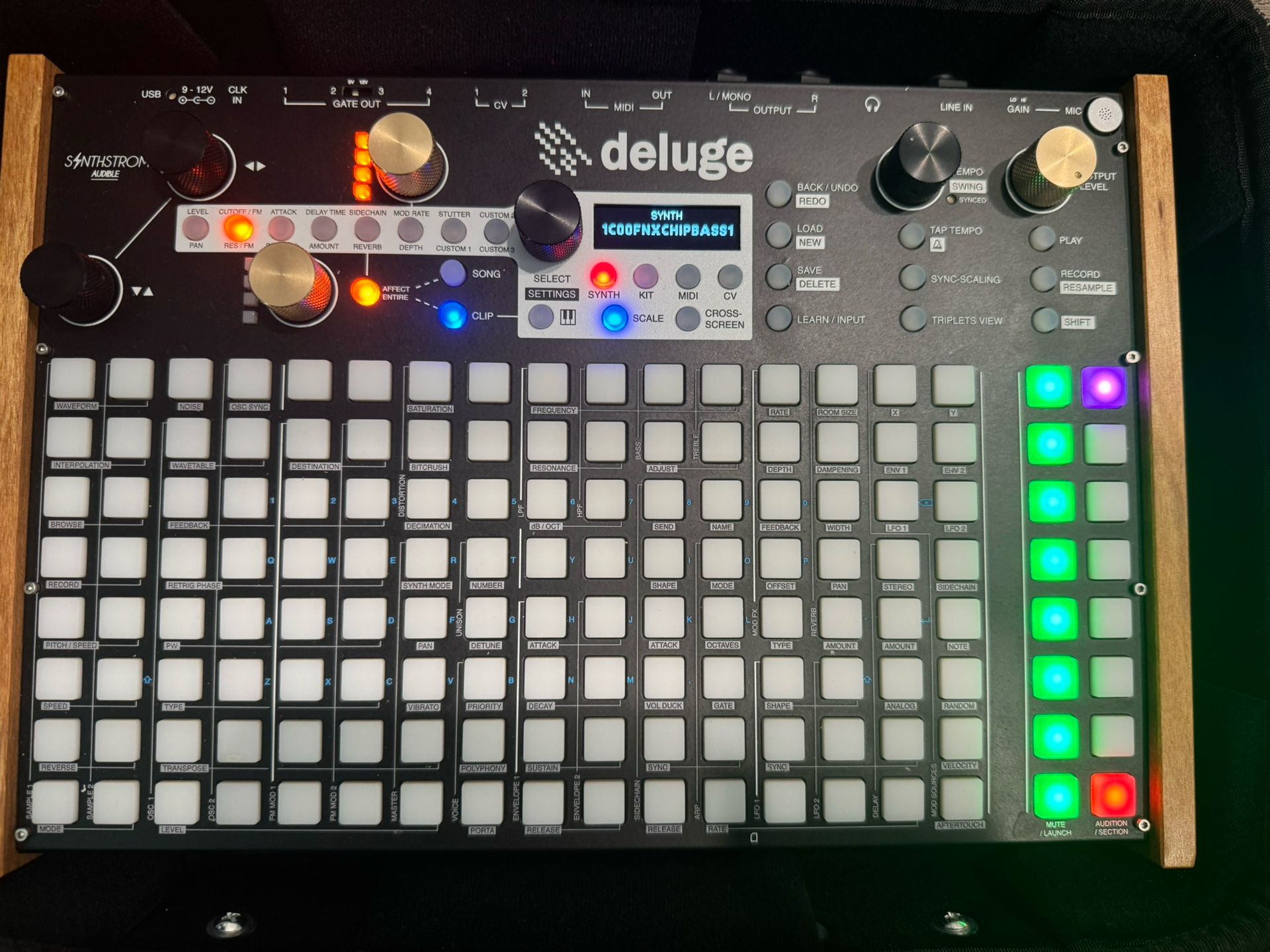 Synthstrom Deluge OLED w/ 256gb SD Card