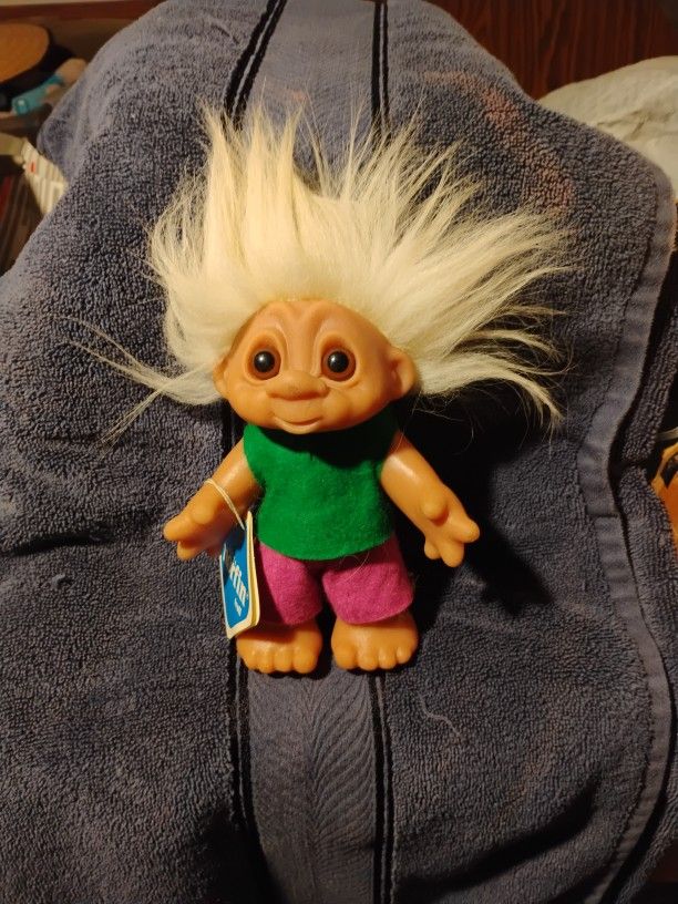 1988 Vintage Dam Doll