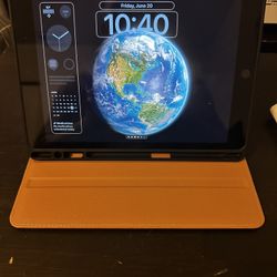 iPad 9th Gen 64G WiFi Space Gray w/ Case & Charger (LIKE NEW)