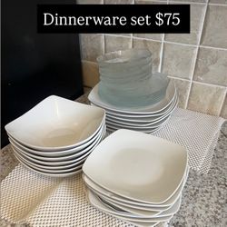 Dinnerware set 