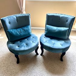2 Accent Chairs With Pillows 