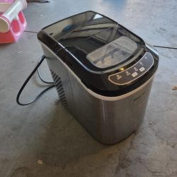 Magic Chef Ice Maker