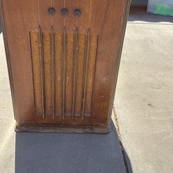 Antique radio, Cabinet