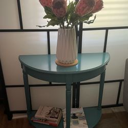 Table -  Entry Table (Great Indoors or  Porch/Balcony) Great for Plants