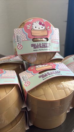 Hello Kitty and Friends Mystery Squishy Dumpling Glowing Edition