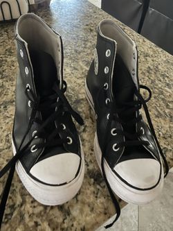 Women’s Converse Leather Size 8