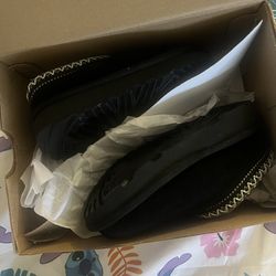 Kid size 7 uggs
