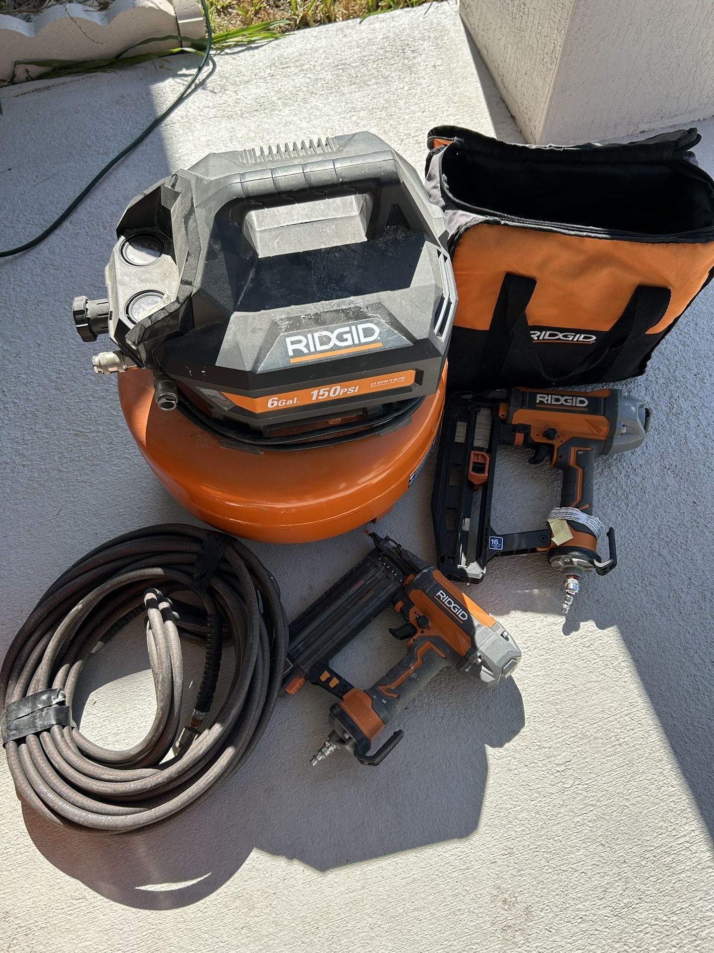 RIDGID Compressor Nailer Set 