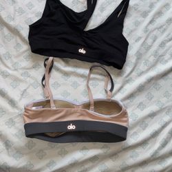 alo,vuori Sizes Small  $25 Cada Uno 